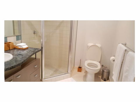 Stylish 1BDR Unit In The Heart Of Subiaco - Accommodation Asia 9