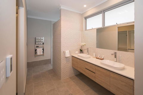 Busselton Beachside - A Slice Of Heaven - Accommodation China 8