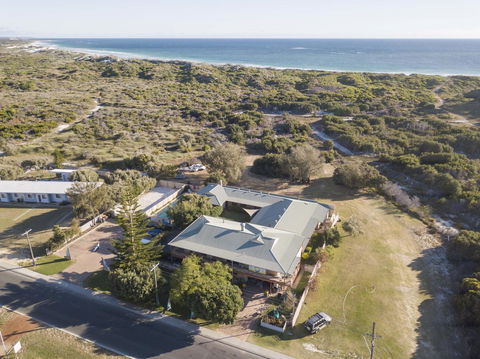 Lancelin Lodge - Accommodation Guide 12