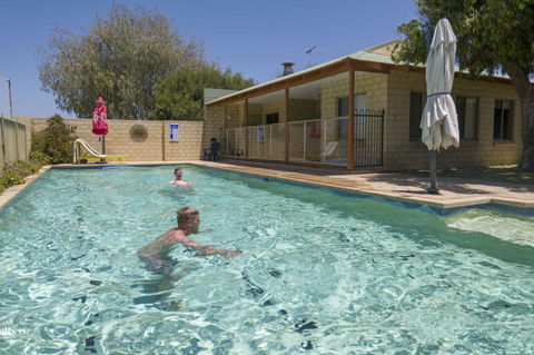Lancelin Lodge - Accommodation Guide 24