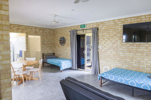 Lancelin Lodge - Accommodation Guide 2