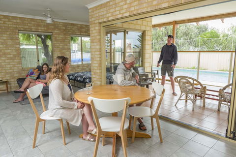 Lancelin Lodge - Accommodation Guide 25