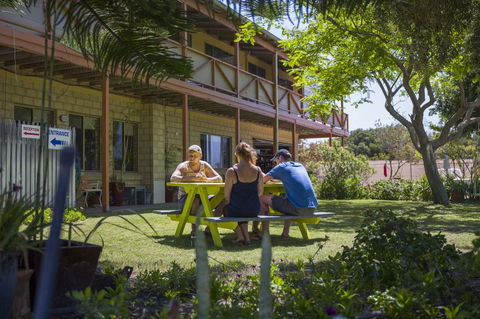 Lancelin Lodge - Accommodation Guide 13