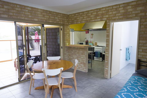Lancelin Lodge - Accommodation Guide 1