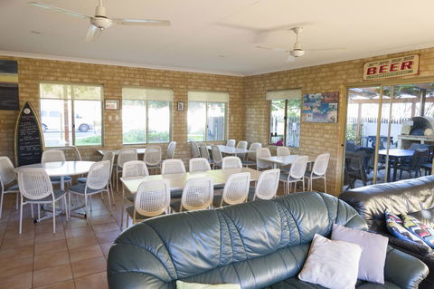 Lancelin Lodge - Accommodation Guide 21
