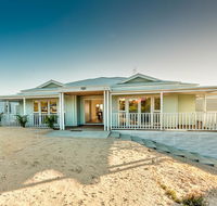 Blue Sky Escapes The Lookout Lancelin - Accommodation Asia