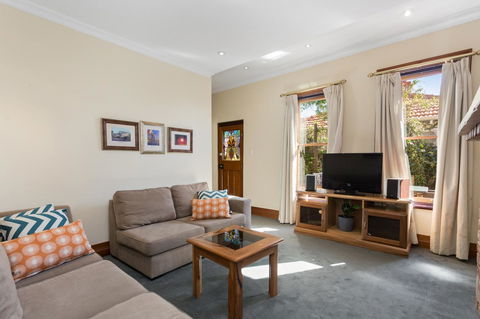 100 On South Callan Apartments - Accommodation Asia 2