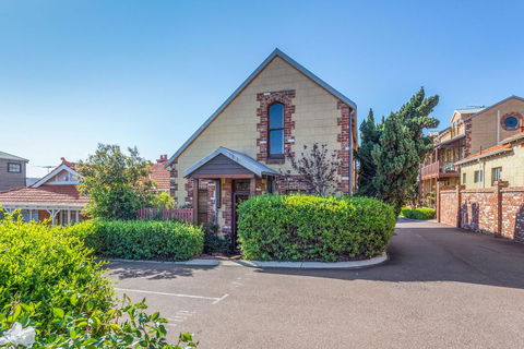 100 On South Callan Apartments - Accommodation Asia 25