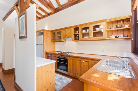 100 On South Callan Apartments - Accommodation Asia 7