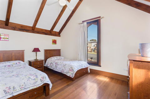 100 On South Callan Apartments - Accommodation Asia 12