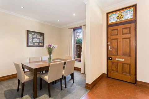 100 On South Callan Apartments - Accommodation Asia 9