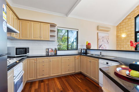 Swanview Ardross Shortstays - Accommodation Asia 7