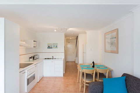 Life's A Beach! Fremantle - Accommodation Asia 12