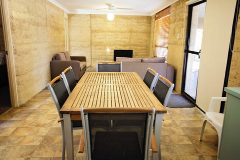Hopetoun Motel & Chalet Village - Accommodation Asia 40