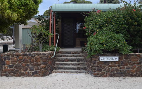 Hopetoun Motel & Chalet Village - Accommodation Asia 9