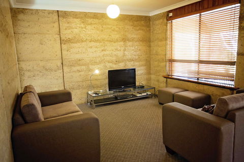 Hopetoun Motel & Chalet Village - Accommodation Asia 41