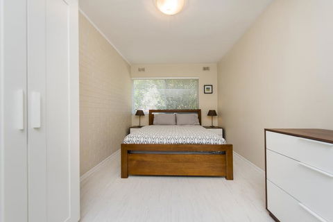 Townshend Rd - Accommodation Guide 32