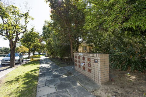 Townshend Rd - Accommodation Guide 34