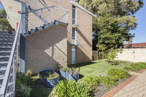 Cottesloe Tree Top Studio - Executive Escapes - Accommodation Guide 9
