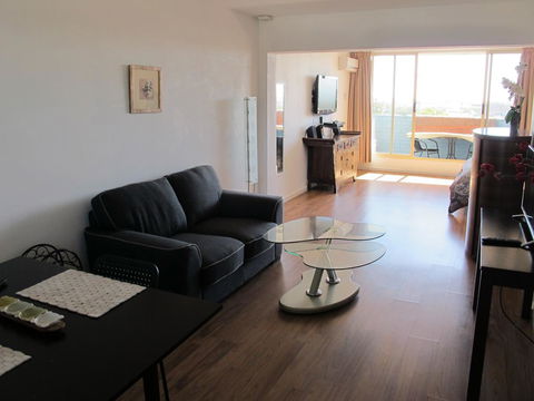 Studio 204 With Harbour, Ocean And Sunset Views From The Balcony - Accommodation China 8