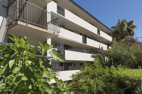 Studio 204 With Harbour, Ocean And Sunset Views From The Balcony - Accommodation China 26