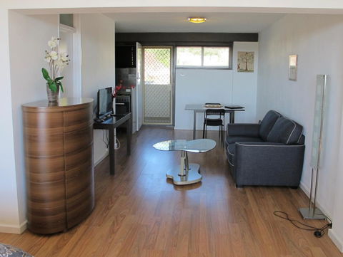 Studio 204 With Harbour, Ocean And Sunset Views From The Balcony - Accommodation China 3