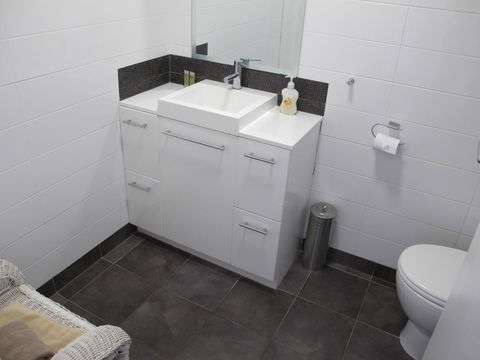 Studio 204 With Harbour, Ocean And Sunset Views From The Balcony - Accommodation China 5
