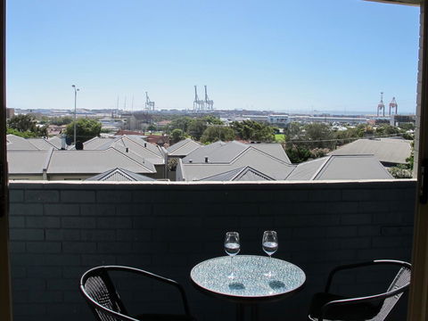 Studio 204 With Harbour, Ocean And Sunset Views From The Balcony - Accommodation China 4
