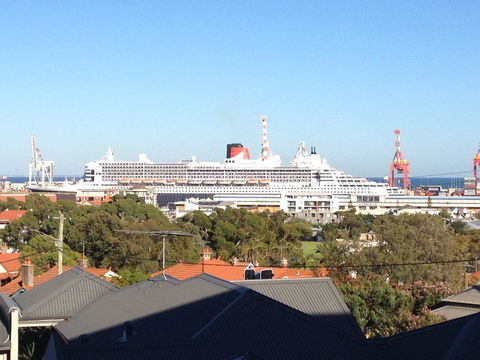 Studio 204 With Harbour, Ocean And Sunset Views From The Balcony - Accommodation China 12