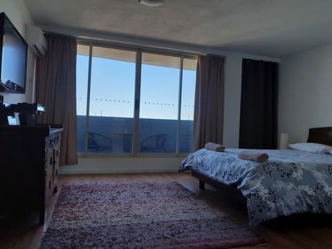 Studio 204 With Harbour, Ocean And Sunset Views From The Balcony - Accommodation China 0