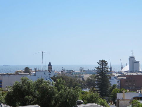 Studio 204 With Harbour, Ocean And Sunset Views From The Balcony - Accommodation China 13