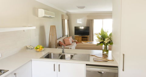 The Marina Hotel - Mindarie - Accommodation Asia 24