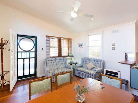 Sunset Cottage - Accommodation Asia 4