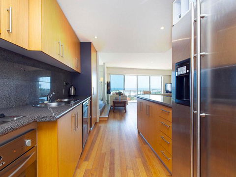 Beachfront Penthouse & Huge Terrace - Accommodation Asia 3