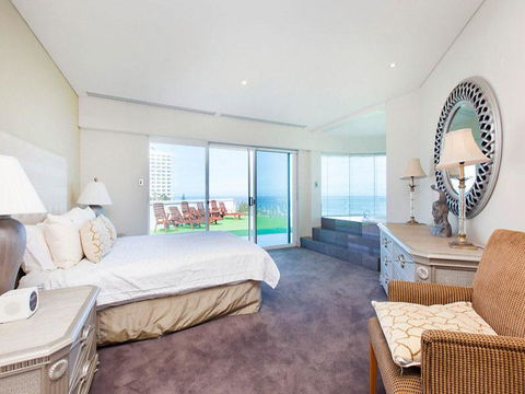 Beachfront Penthouse & Huge Terrace - Accommodation Asia 7