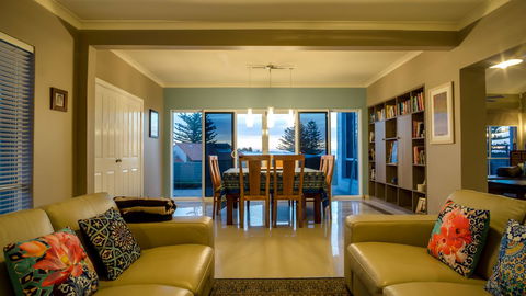 Mullaloo B & B - Accommodation Guide 17