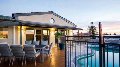 Mullaloo B & B - Accommodation Guide 11