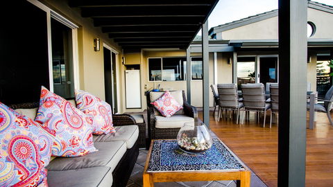 Mullaloo B & B - Accommodation Guide 0