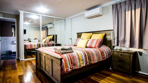 Mullaloo B & B - Accommodation Guide 21