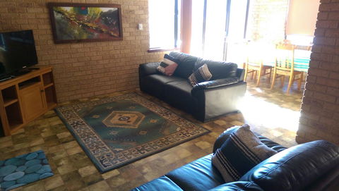 Kestrel Chalets - Accommodation Asia 6