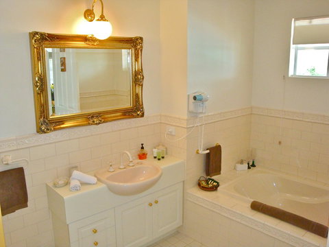 Lanterns Retreats - Accommodation China 21