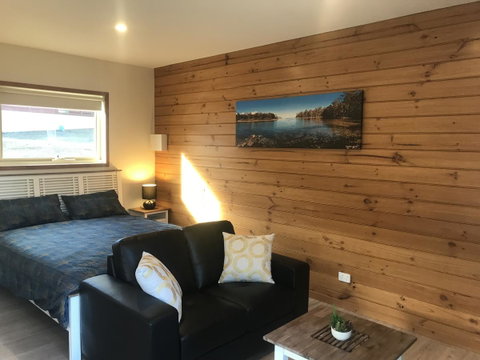 Loma Cottages - Accommodation Guide 14