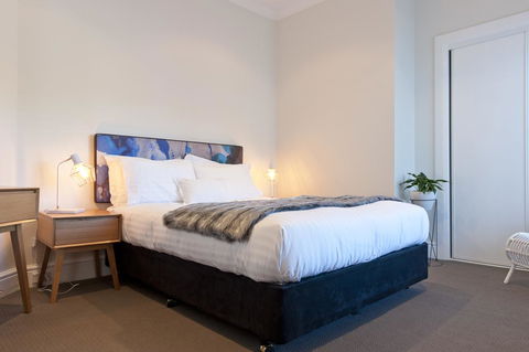 On The Beach Waterfront Apartment - Accommodation Asia 9