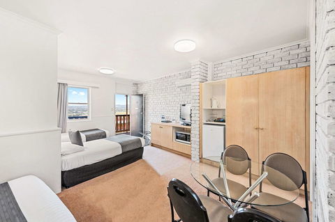 Coach House Launceston - Accommodation Asia 8