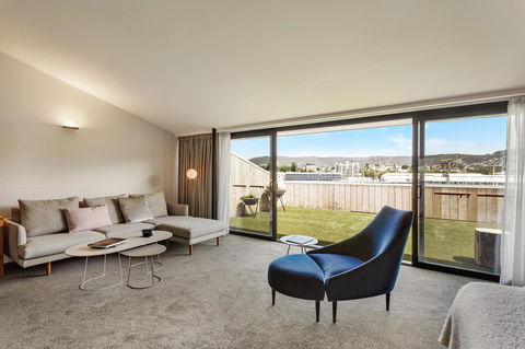 MACq 01 Hotel - Accommodation Guide 24