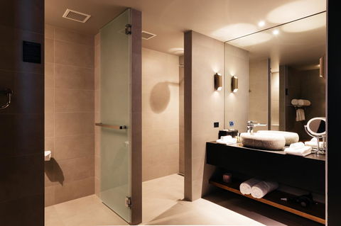 MACq 01 Hotel - Accommodation Guide 2