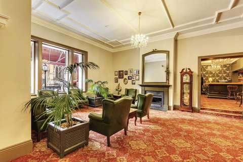 Hadley\'s Orient Hotel - Accommodation Guide 12
