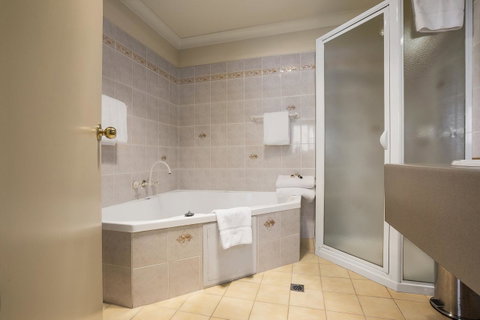Hadley\'s Orient Hotel - Accommodation Guide 19