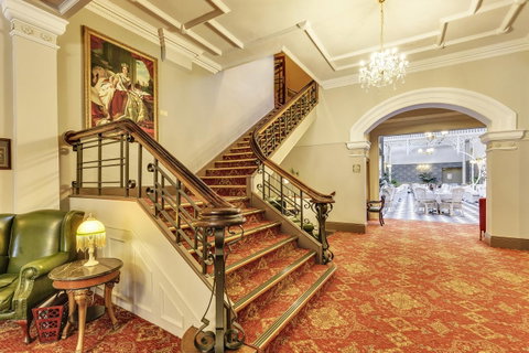 Hadley\'s Orient Hotel - Accommodation Guide 11