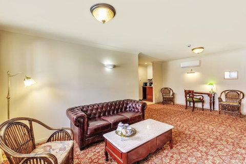 Hadley\'s Orient Hotel - Accommodation Guide 17